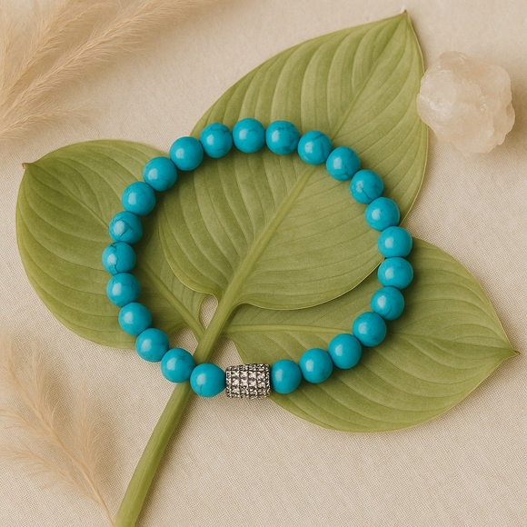 Reconstituted turquoise stretchy bracelet with one accent bead - Picture 1 of 4